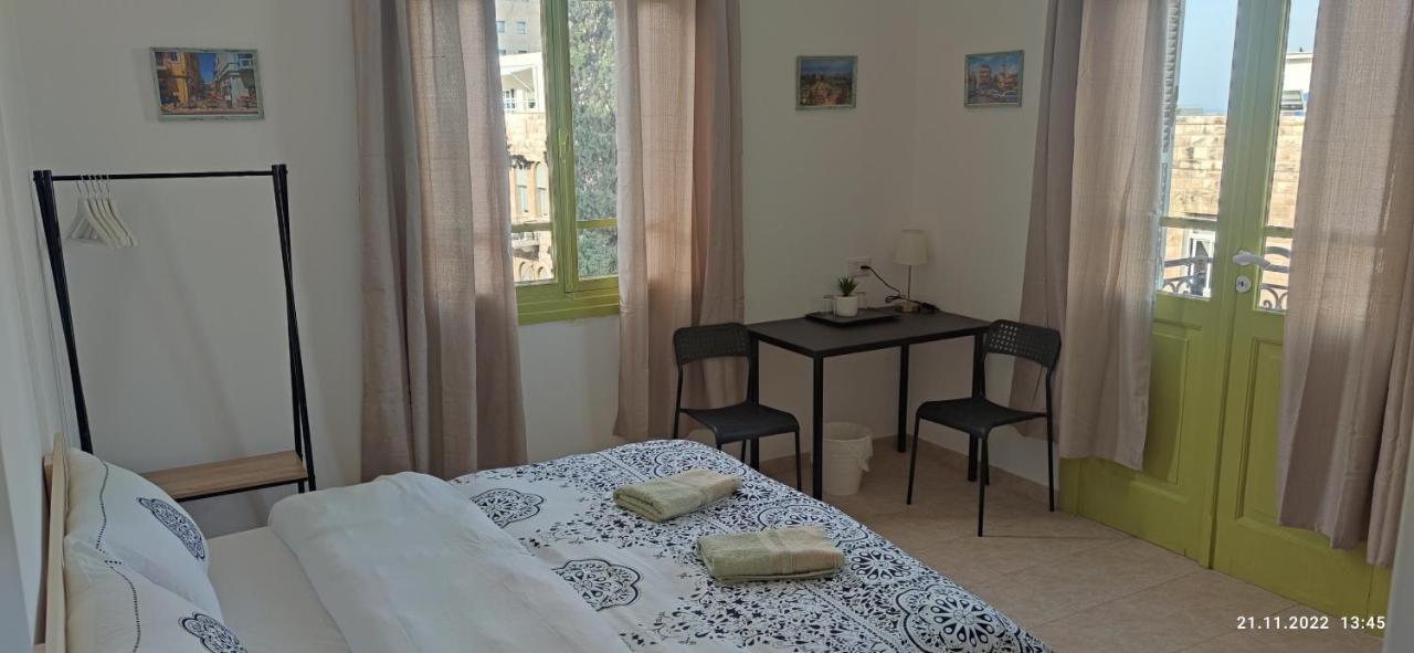 Guesthouse Comfy - Separate Rooms In The Apartment For A Relaxing Holiday Хайфа Екстериор снимка